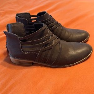 Rocket dog ankle boots. Size 9.5. Dark brown